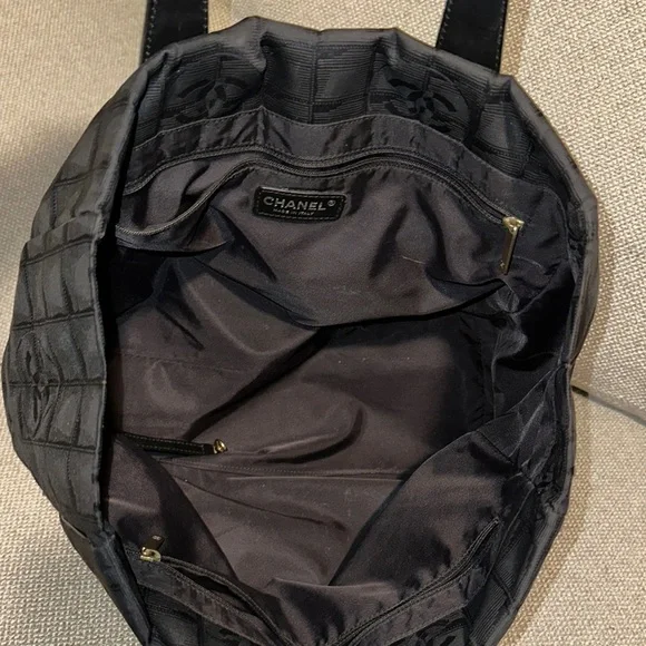 CHANEL Black Quilted Logo Travel Line Y2K Tote Bag - Picture 15 of 16